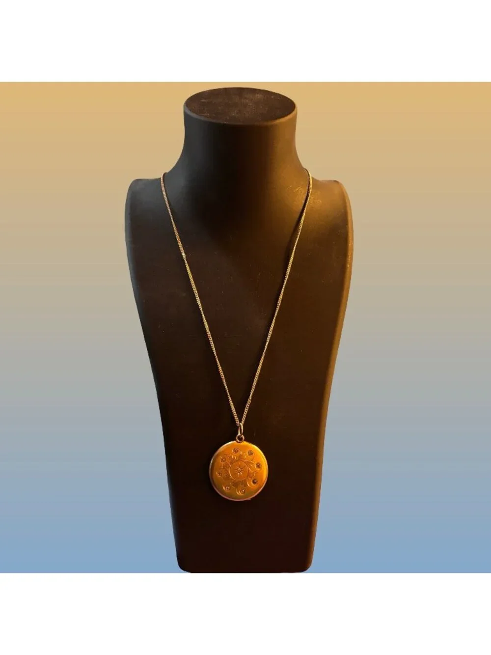 SKM CO. Victorian Gold-Tone Locket Necklace With Engraving Stones Vintage Gift